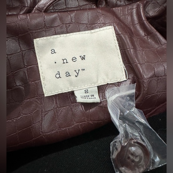 NWT A New Day Women’s Faux Croc Trench Coat - Burgundy Size Small - Picture 4 of 5